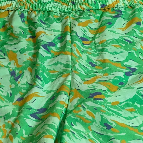 NWT - DSG Women's Mid rise stride run shorts with built in brief - Large - Picture 10 of 11